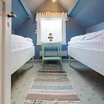 Cosy House Just A Short Distance From Unstad بيت للعطل