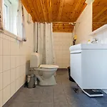 Cosy House Just A Short Distance From Unstad بيت للعطل