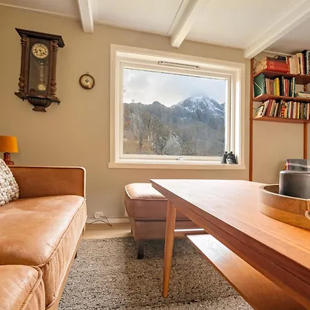 Heimly, Cosy House In A Fjord Bostad