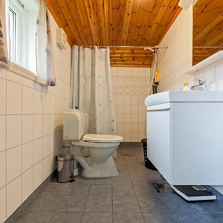 Cosy House Just A Short Distance From Unstad بيت للعطل